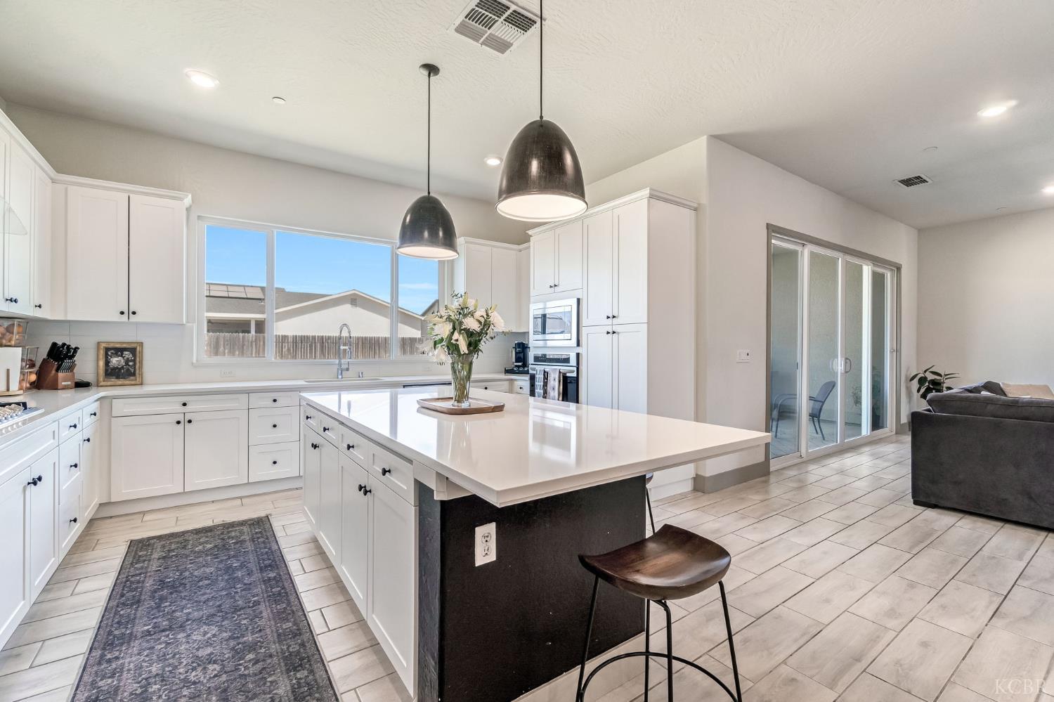 2428 W Bristol Ln, Hanford, CA 93230