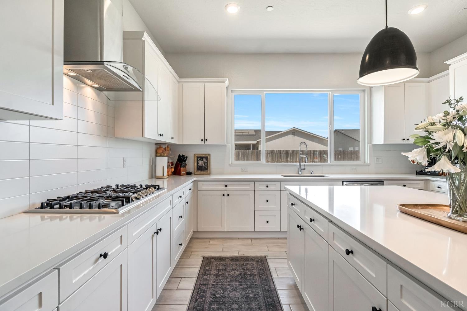 2428 W Bristol Ln, Hanford, CA 93230
