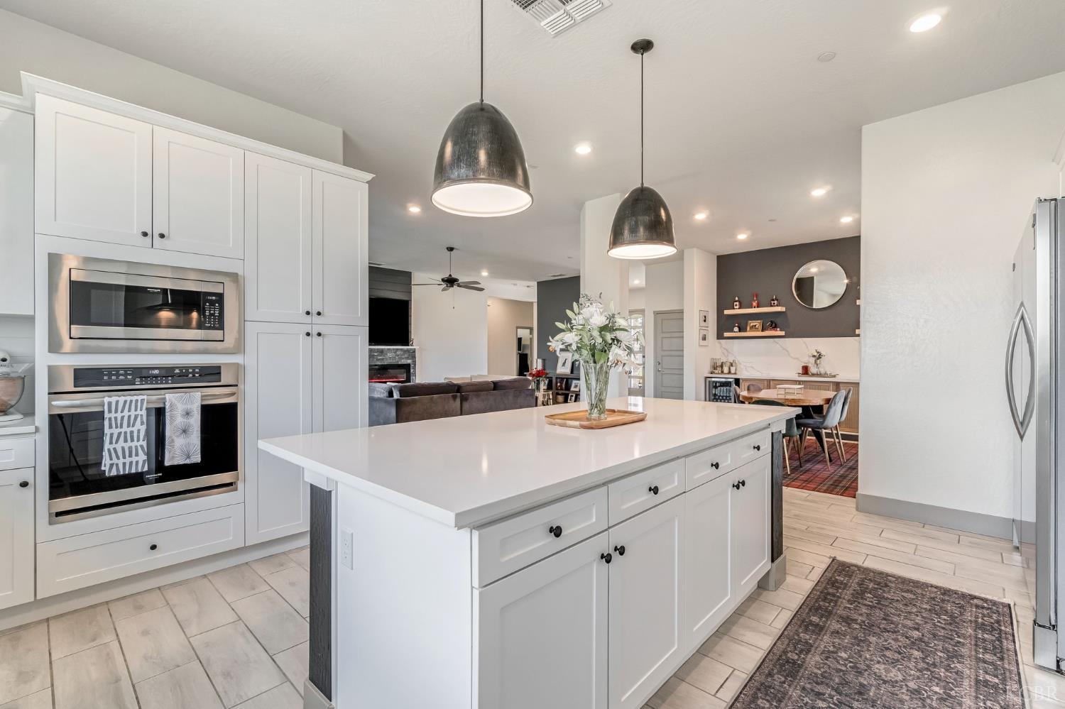 2428 W Bristol Ln, Hanford, CA 93230