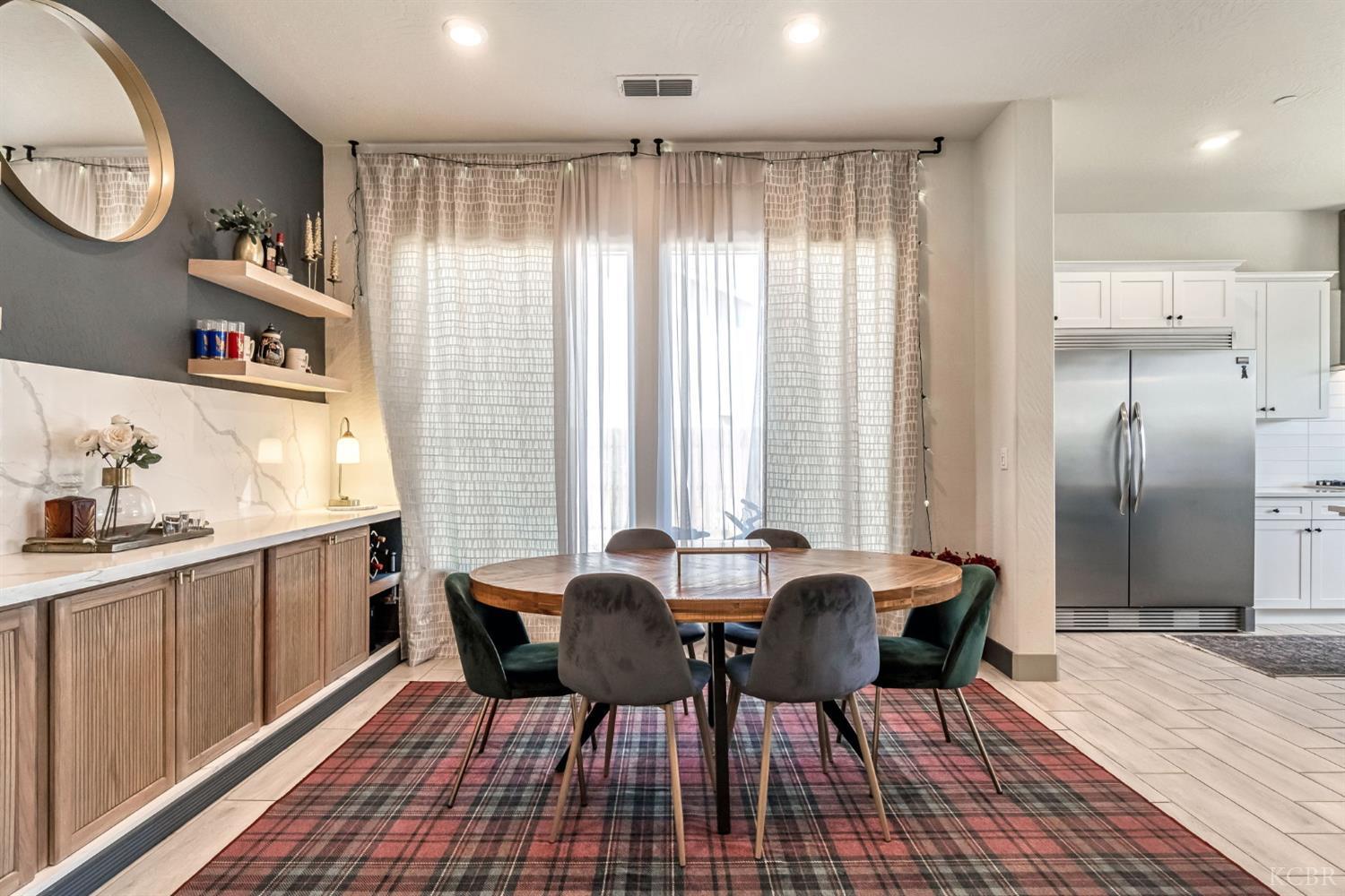 2428 W Bristol Ln, Hanford, CA 93230