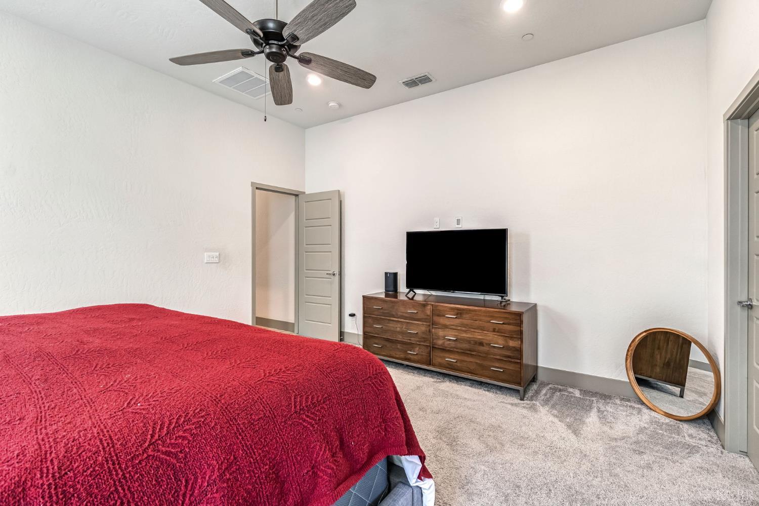 2428 W Bristol Ln, Hanford, CA 93230