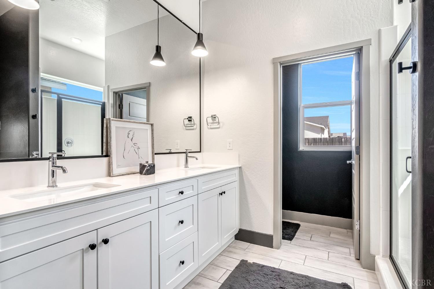 2428 W Bristol Ln, Hanford, CA 93230