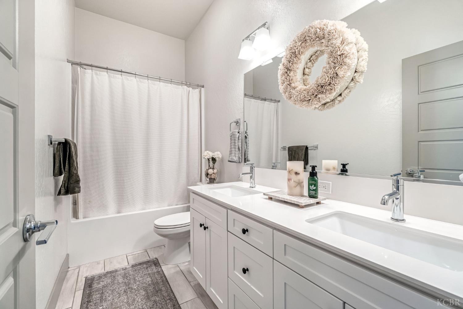 2428 W Bristol Ln, Hanford, CA 93230