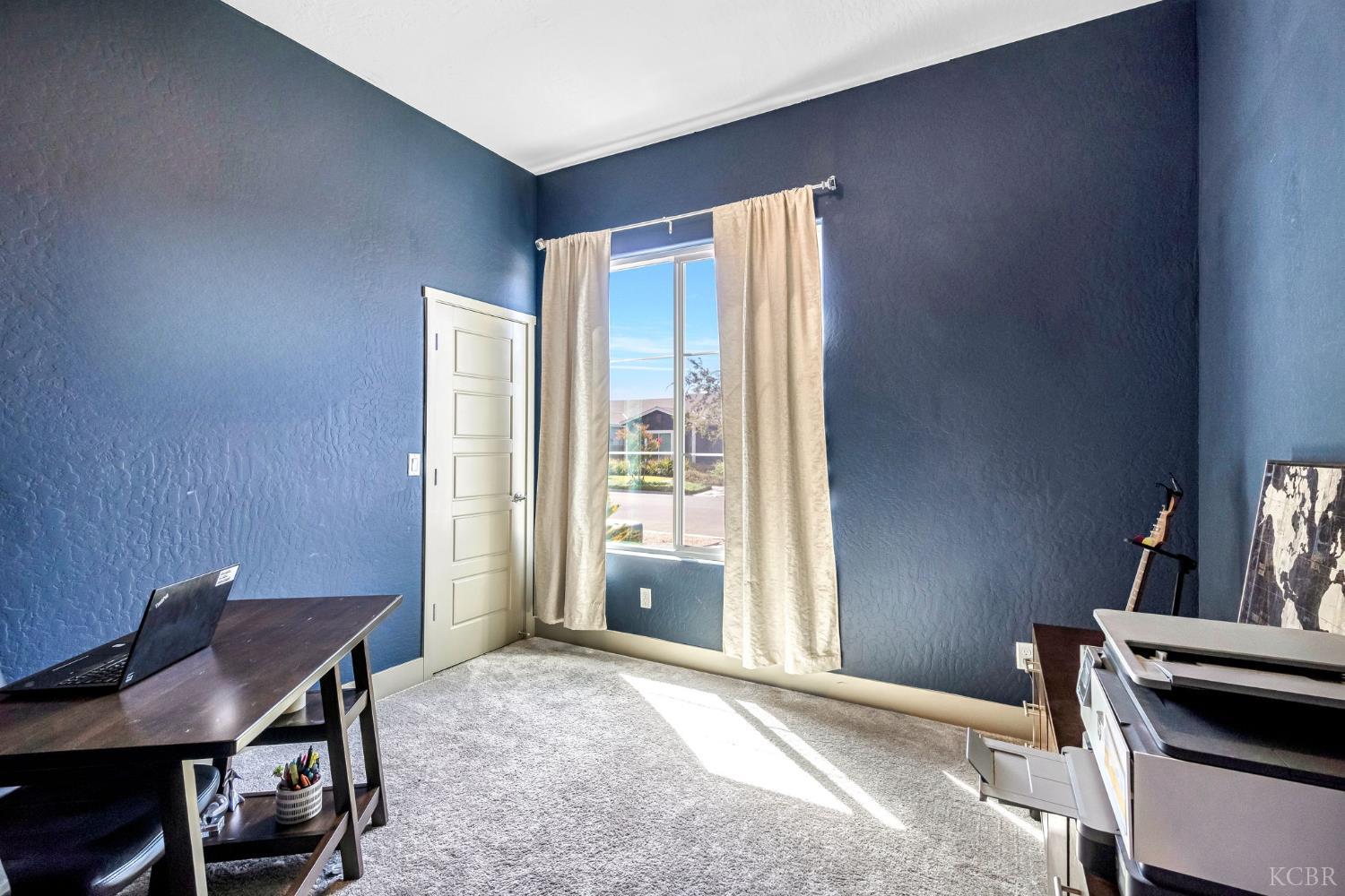 2428 W Bristol Ln, Hanford, CA 93230