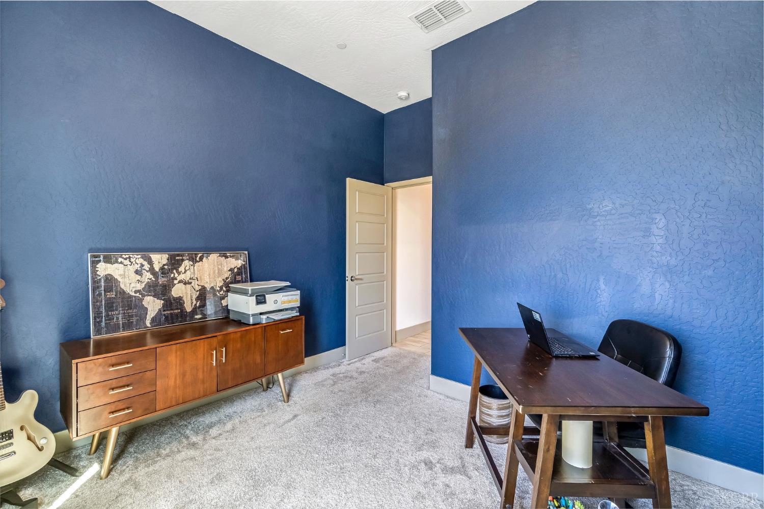 2428 W Bristol Ln, Hanford, CA 93230