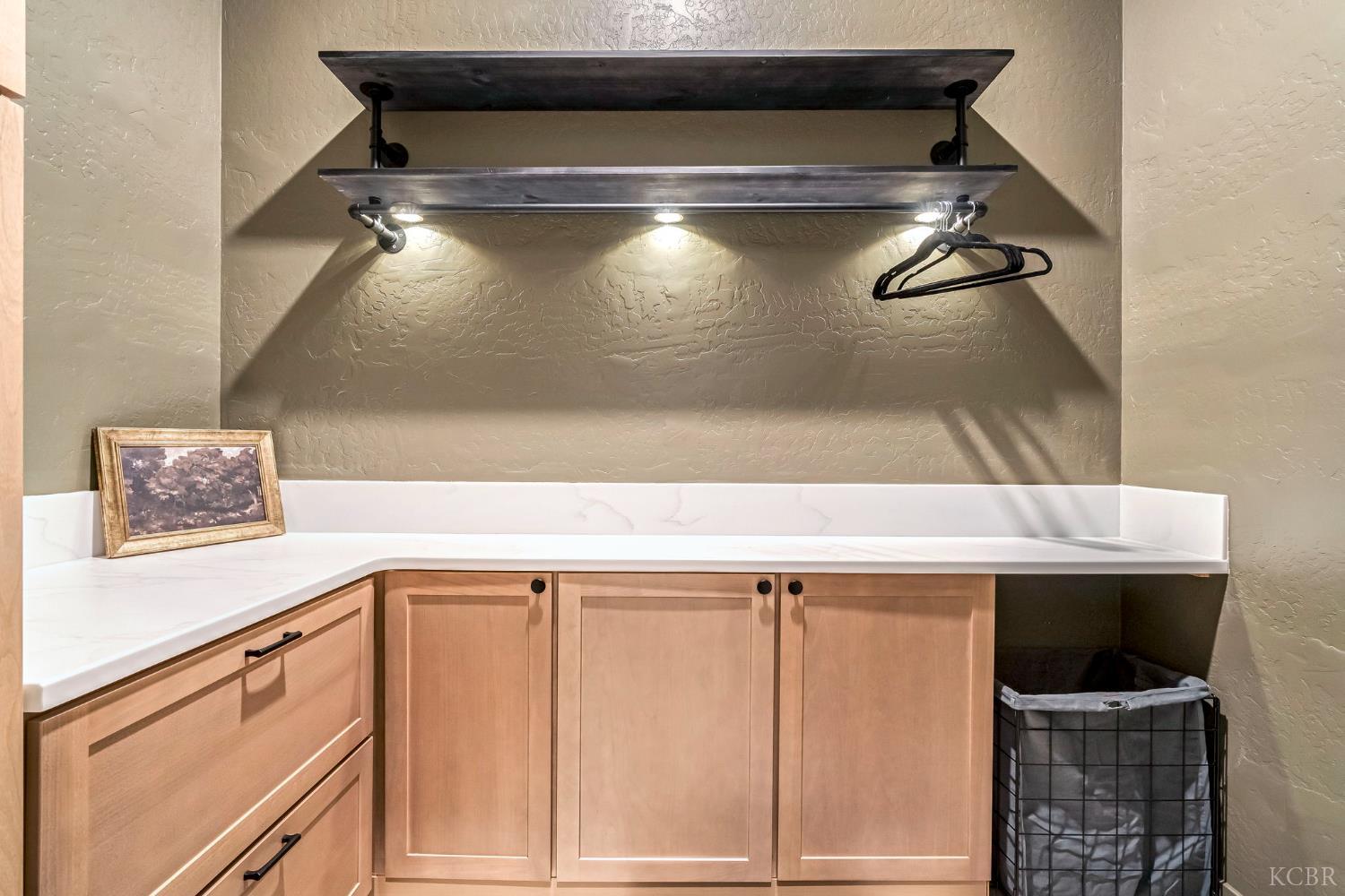 2428 W Bristol Ln, Hanford, CA 93230