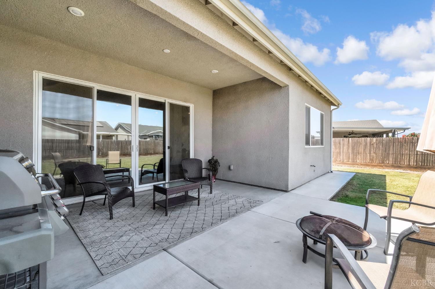 2428 W Bristol Ln, Hanford, CA 93230