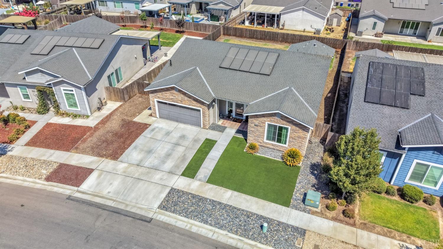 2428 W Bristol Ln, Hanford, CA 93230