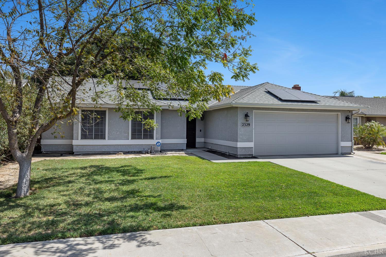 2329 Cottonwood Dr, Hanford, CA 93230