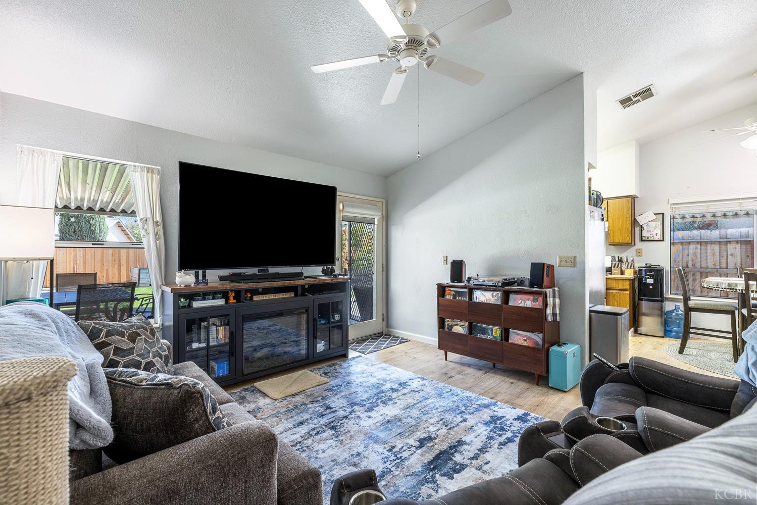 2329 Cottonwood Dr, Hanford, CA 93230
