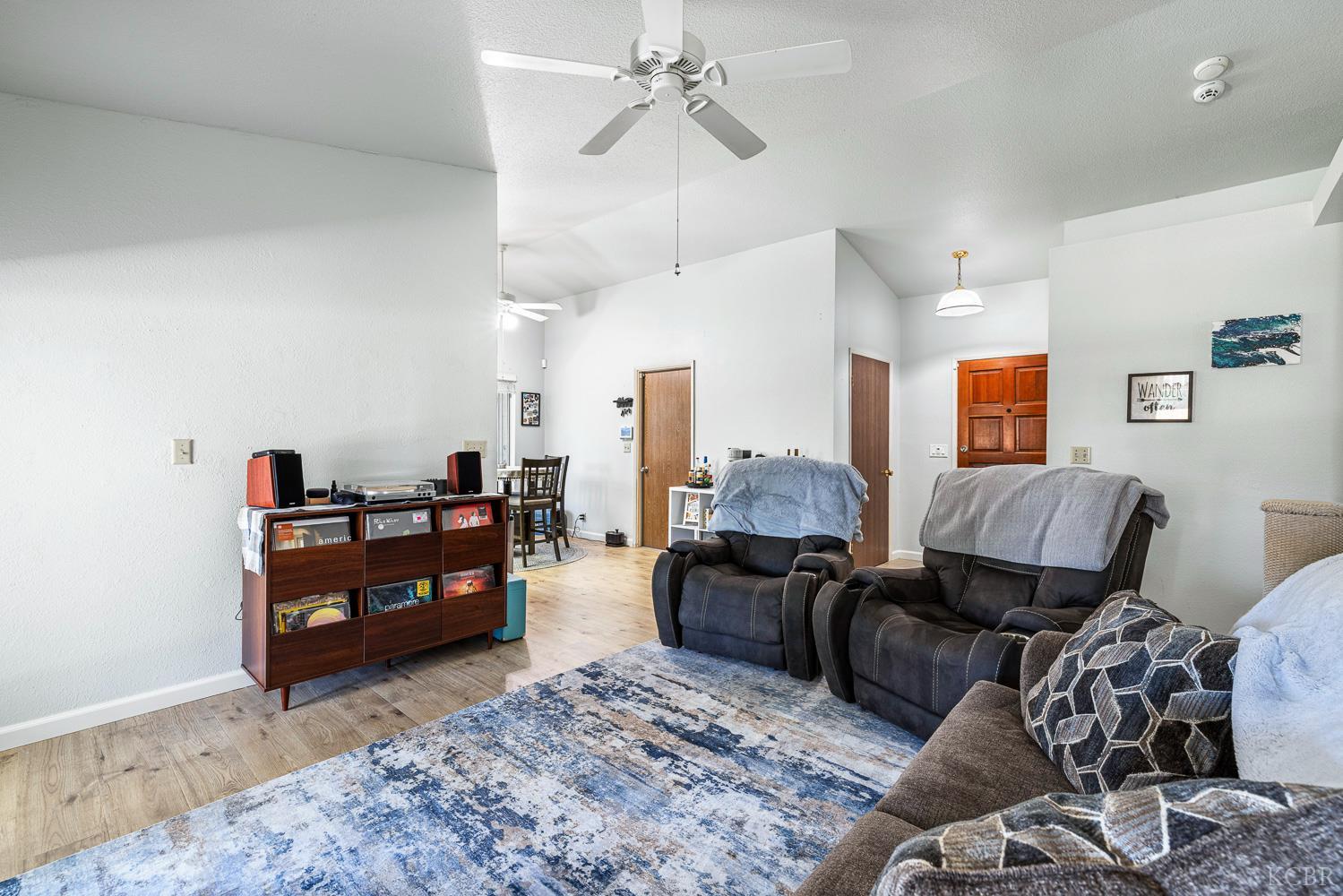2329 Cottonwood Dr, Hanford, CA 93230