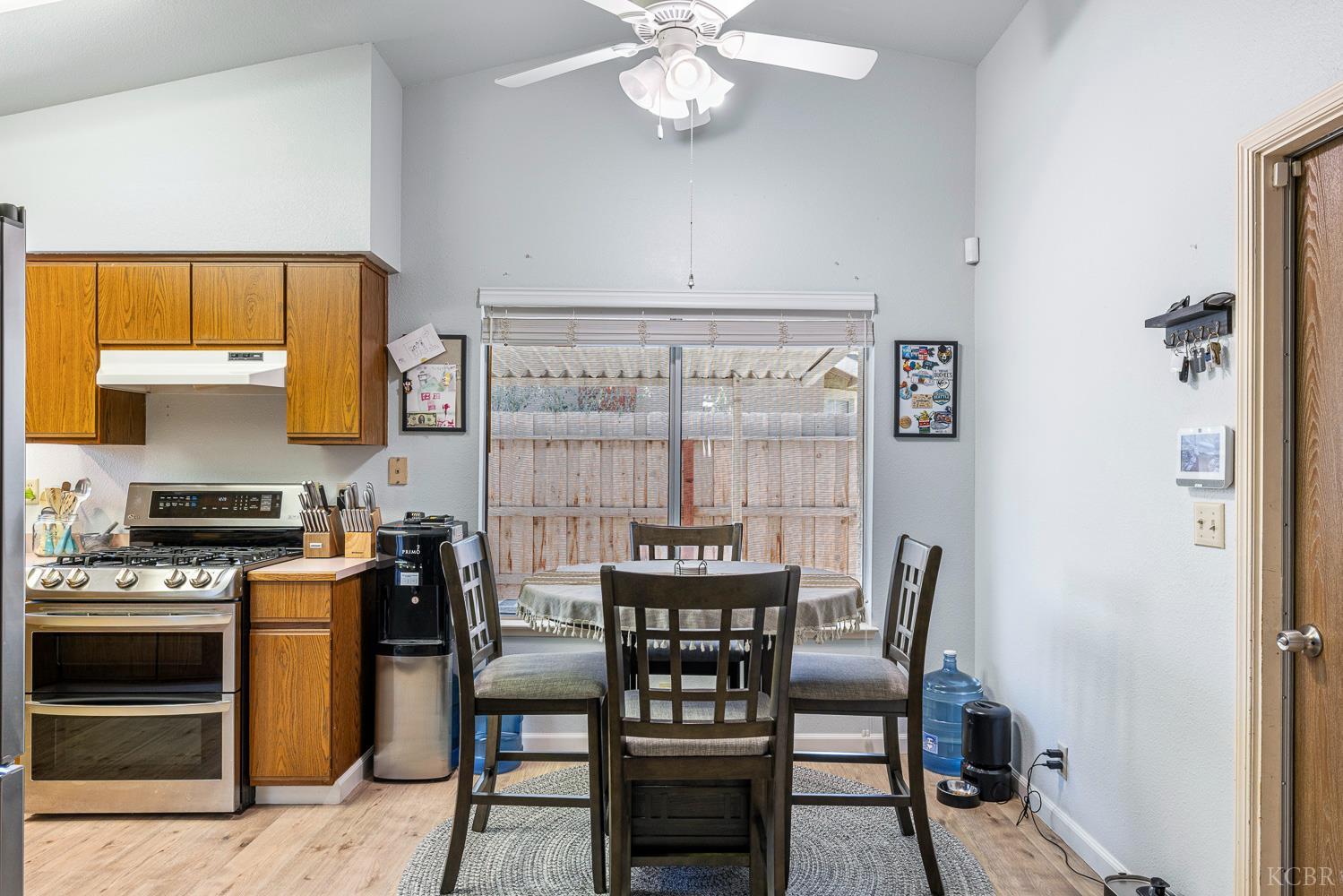 2329 Cottonwood Dr, Hanford, CA 93230