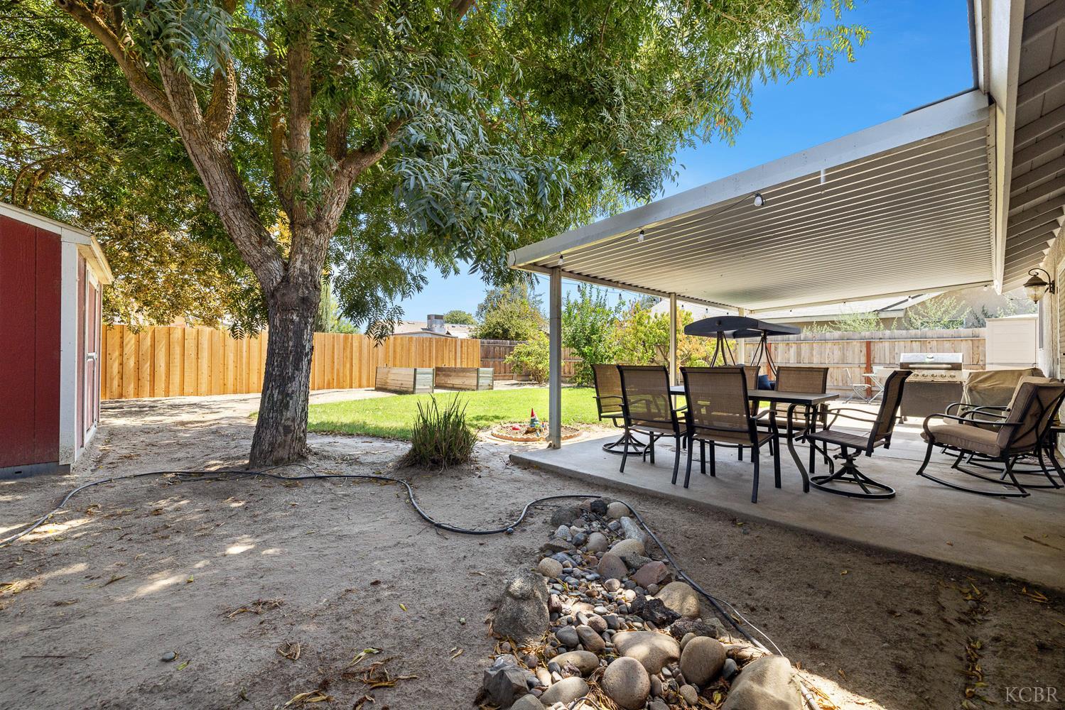 2329 Cottonwood Dr, Hanford, CA 93230