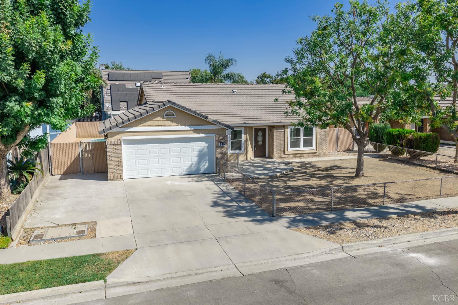 280 Greystone Ct, Lemoore, CA 93245