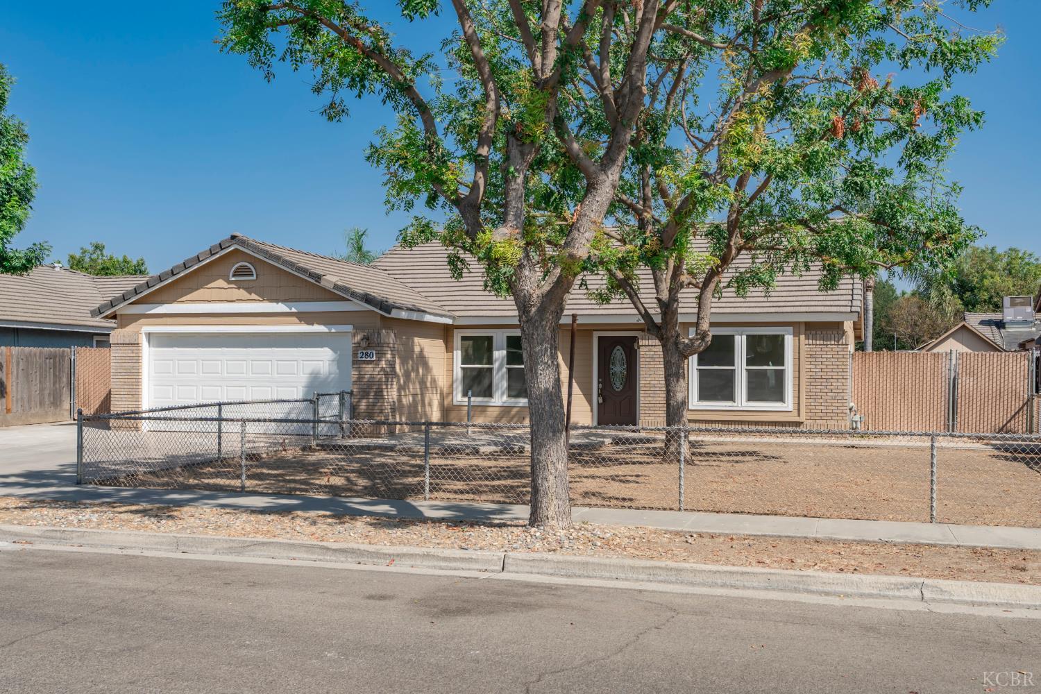280 Greystone Ct, Lemoore, CA 93245