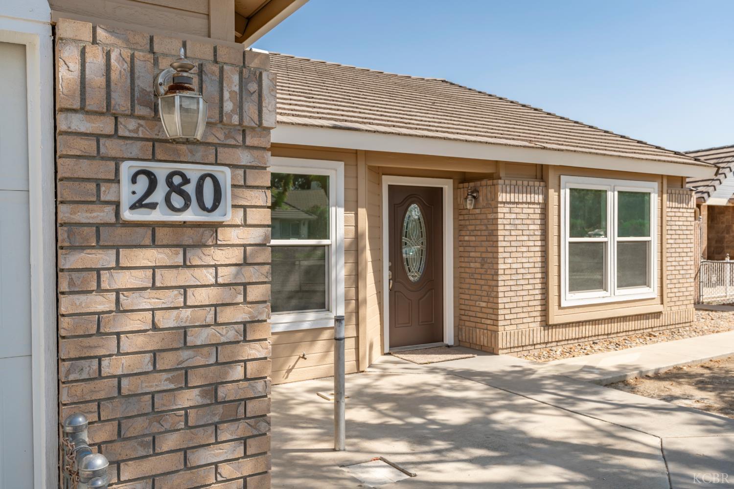 280 Greystone Ct, Lemoore, CA 93245