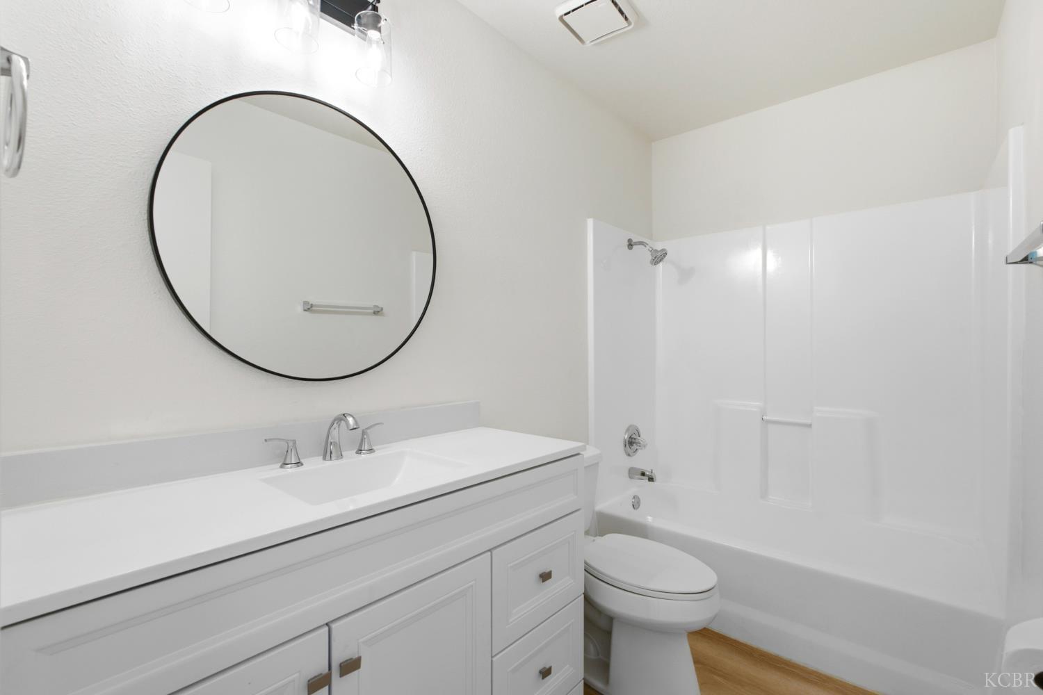 280 Greystone Ct, Lemoore, CA 93245