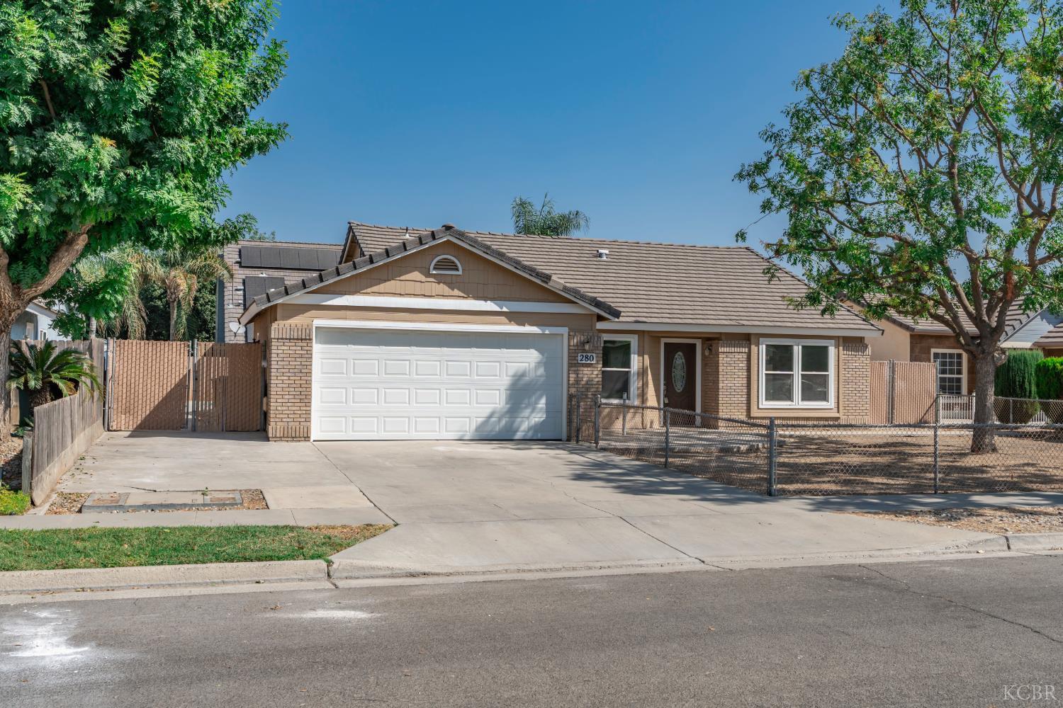 280 Greystone Ct, Lemoore, CA 93245