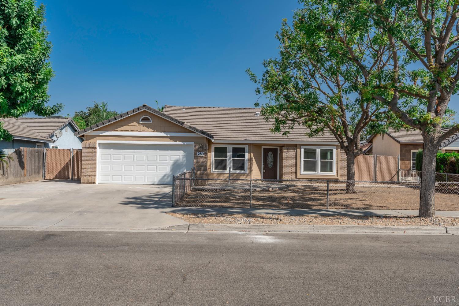 280 Greystone Ct, Lemoore, CA 93245