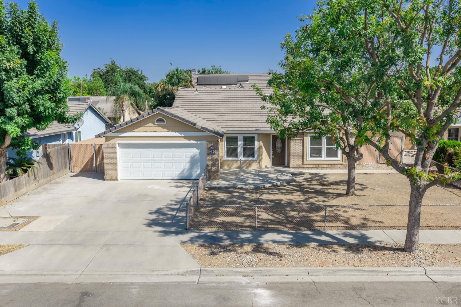 280 Greystone Ct, Lemoore, CA 93245