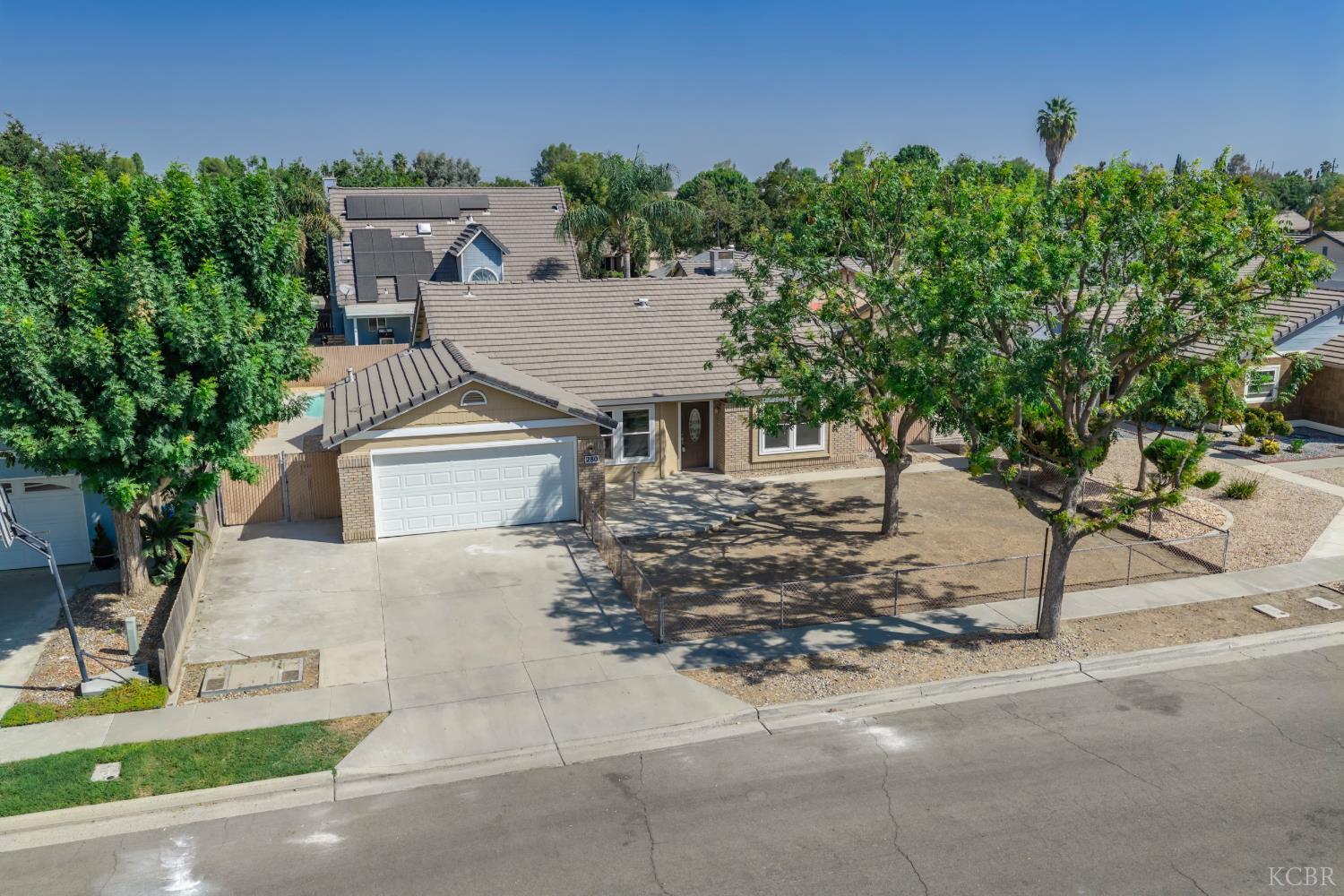 280 Greystone Ct, Lemoore, CA 93245