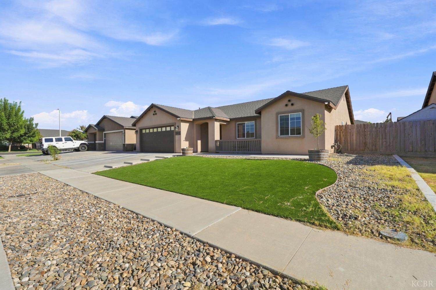 1835 Santa Cruz Dr, Tulare, CA 93274