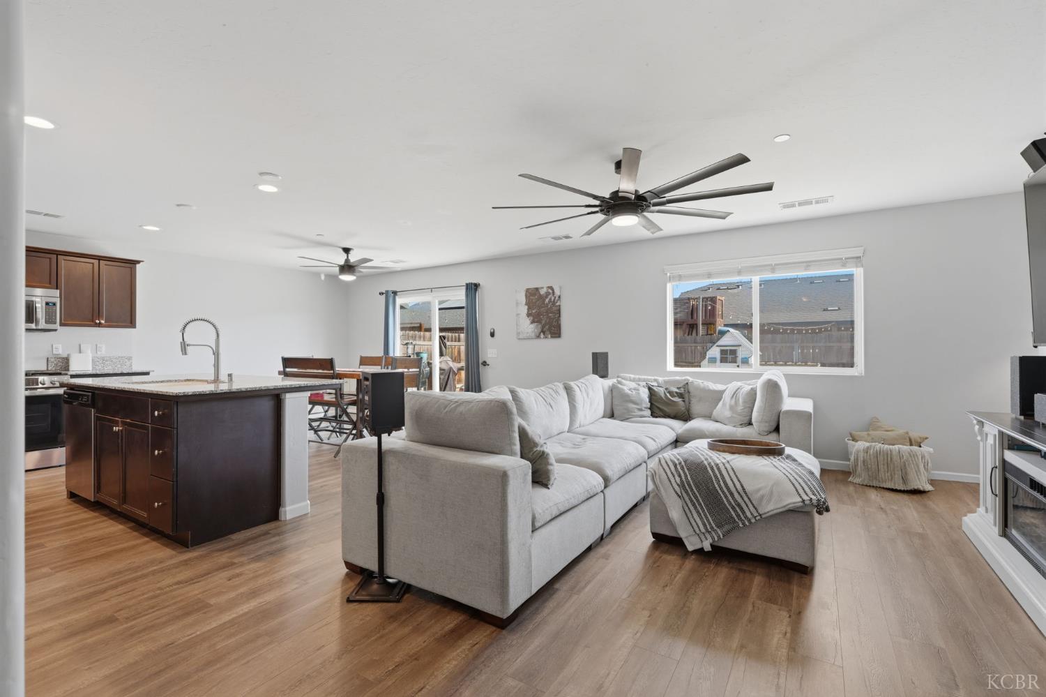 1835 Santa Cruz Dr, Tulare, CA 93274