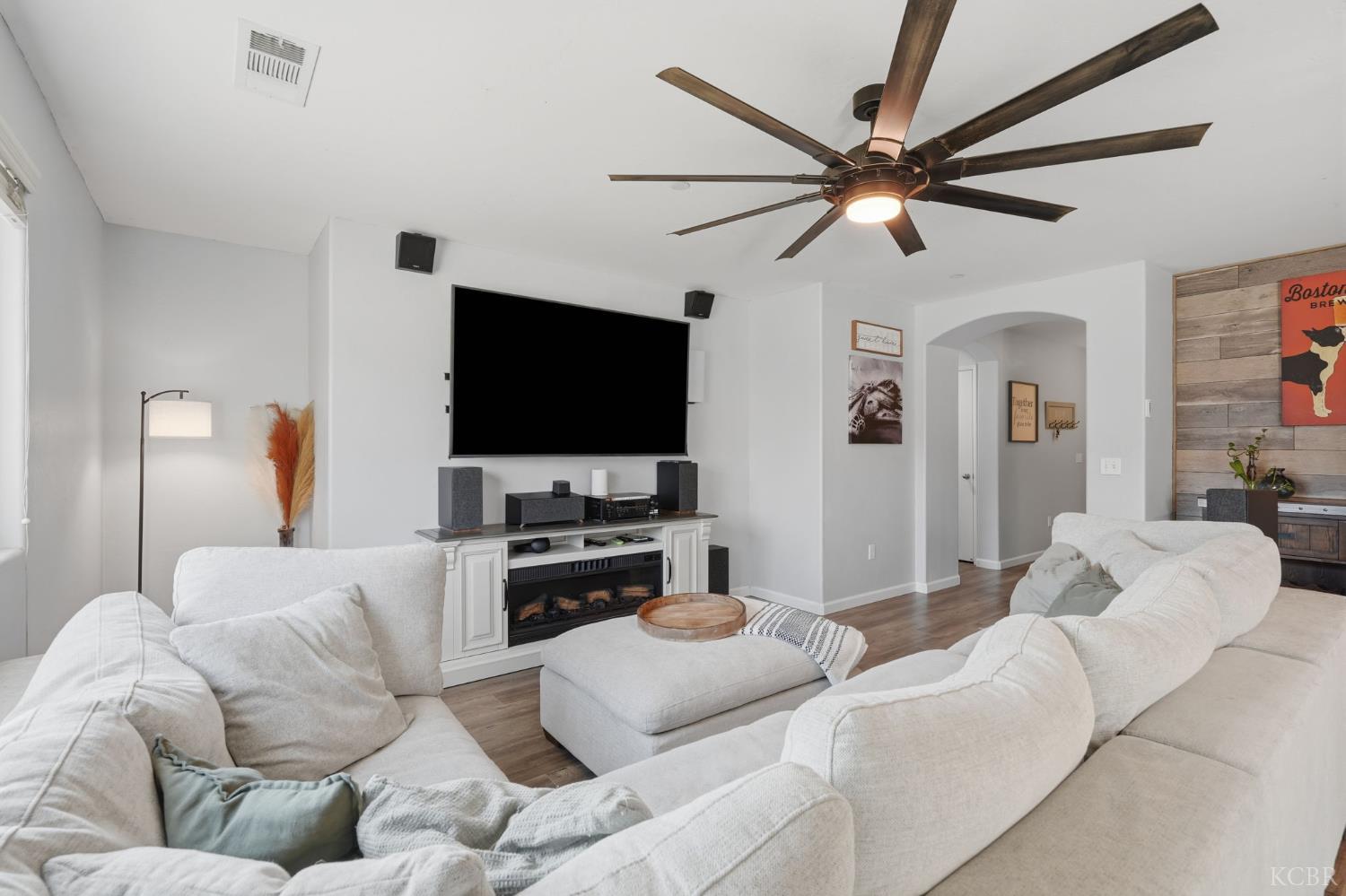 1835 Santa Cruz Dr, Tulare, CA 93274