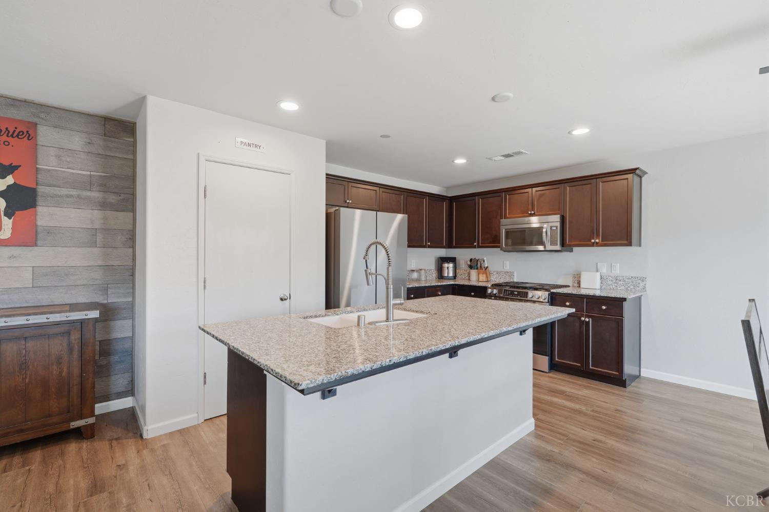 1835 Santa Cruz Dr, Tulare, CA 93274