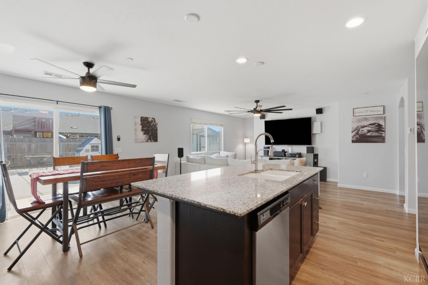 1835 Santa Cruz Dr, Tulare, CA 93274