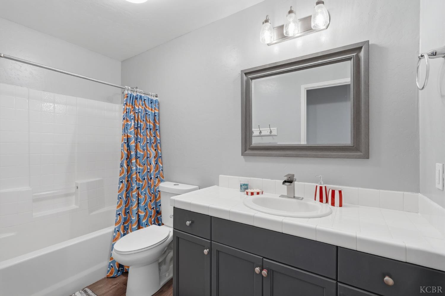 1835 Santa Cruz Dr, Tulare, CA 93274