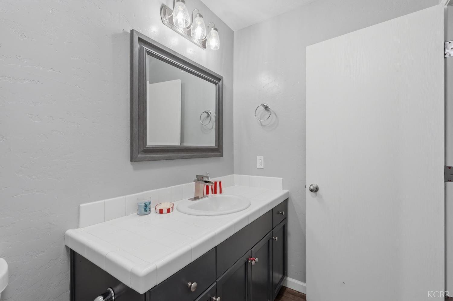 1835 Santa Cruz Dr, Tulare, CA 93274