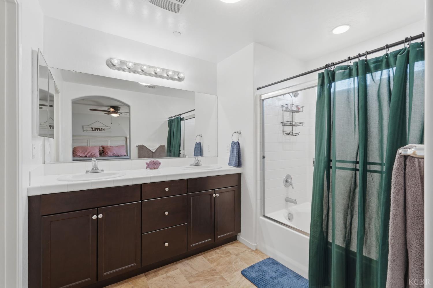 1835 Santa Cruz Dr, Tulare, CA 93274