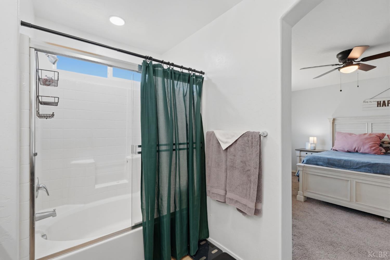 1835 Santa Cruz Dr, Tulare, CA 93274