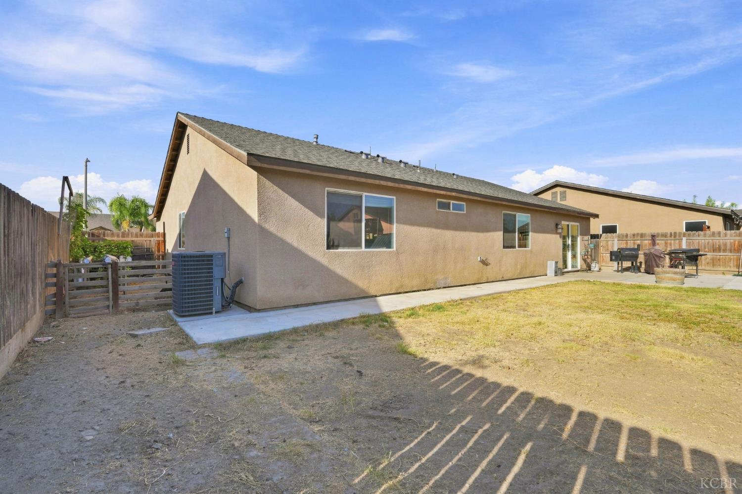 1835 Santa Cruz Dr, Tulare, CA 93274