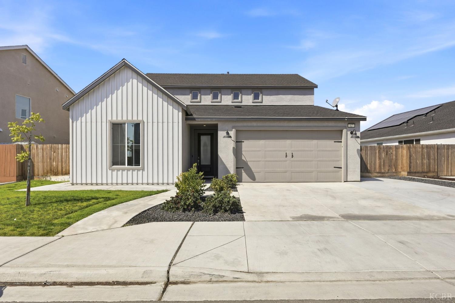 527 Vanderbilt Dr, Lemoore, CA 93245