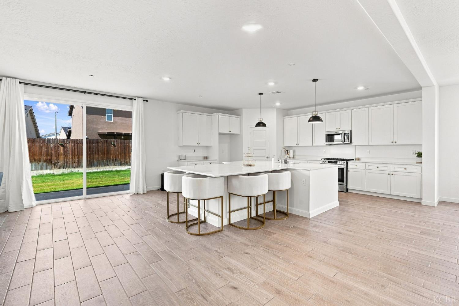 527 Vanderbilt Dr, Lemoore, CA 93245