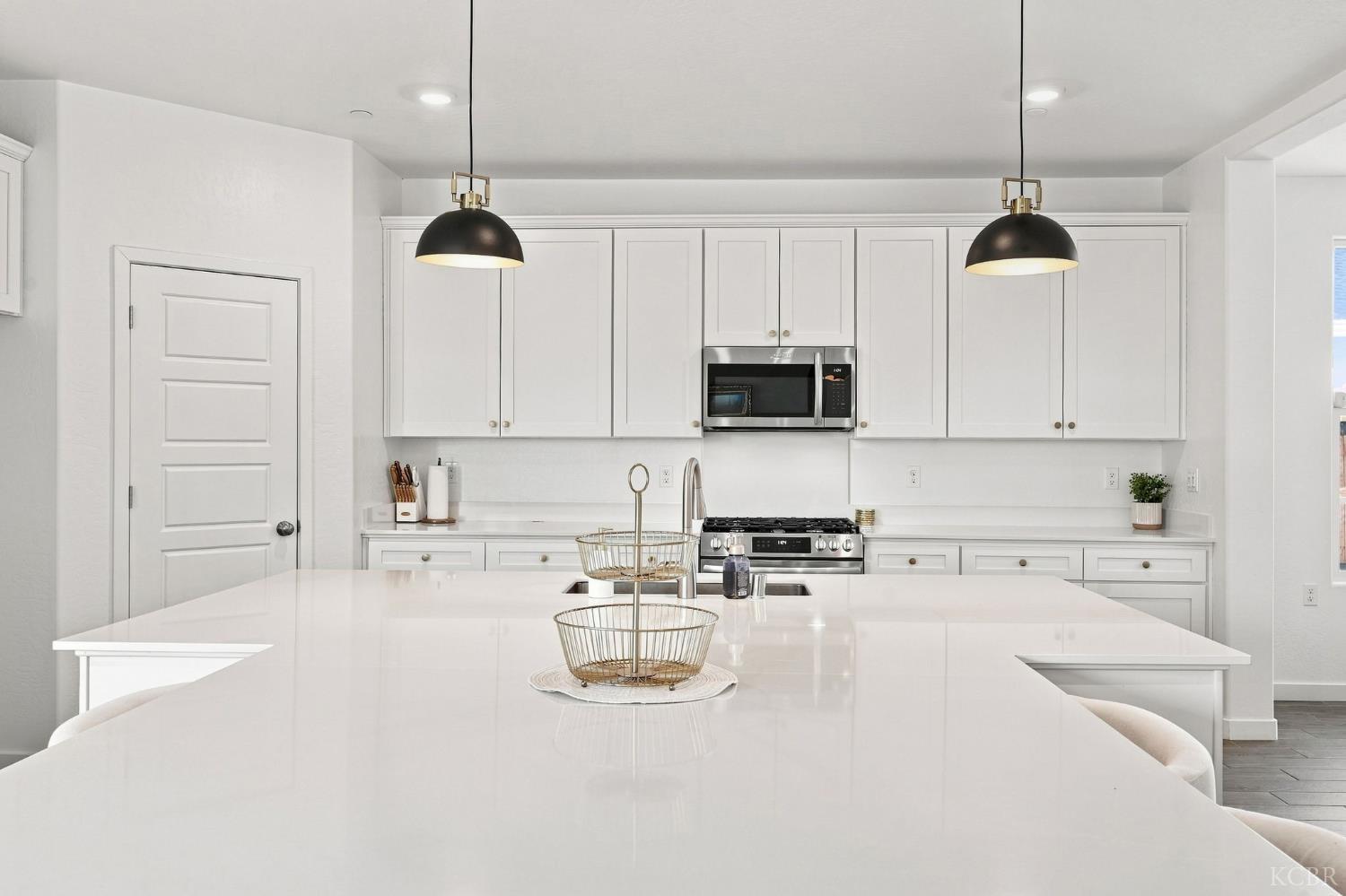527 Vanderbilt Dr, Lemoore, CA 93245