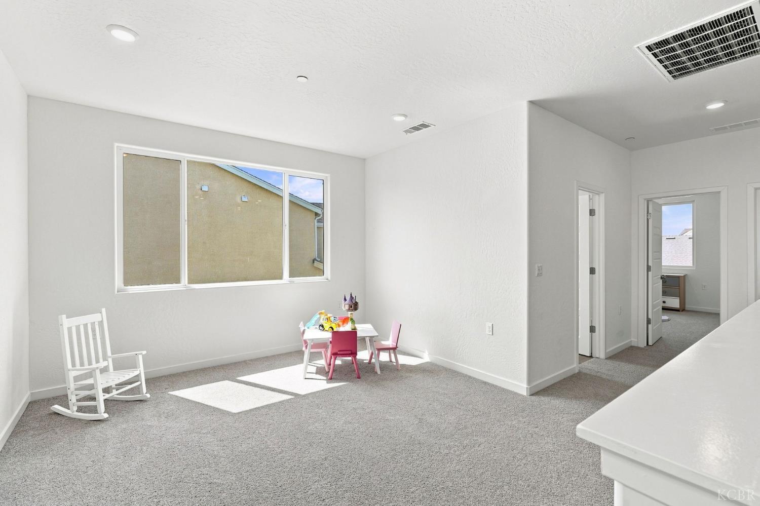 527 Vanderbilt Dr, Lemoore, CA 93245