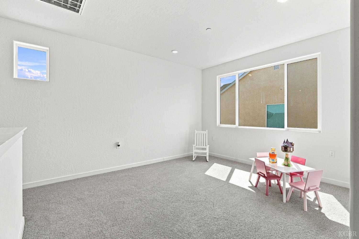527 Vanderbilt Dr, Lemoore, CA 93245