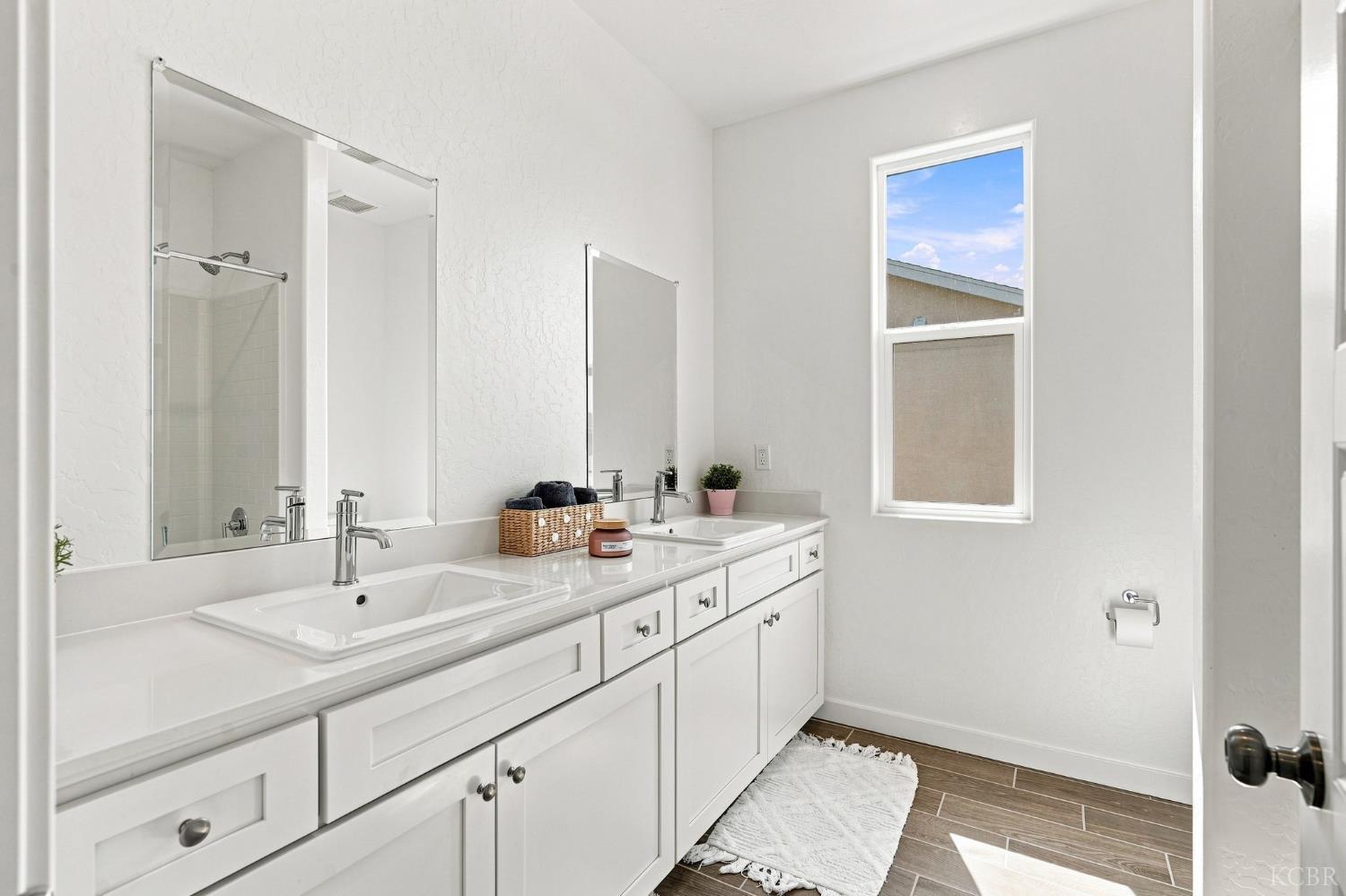 527 Vanderbilt Dr, Lemoore, CA 93245