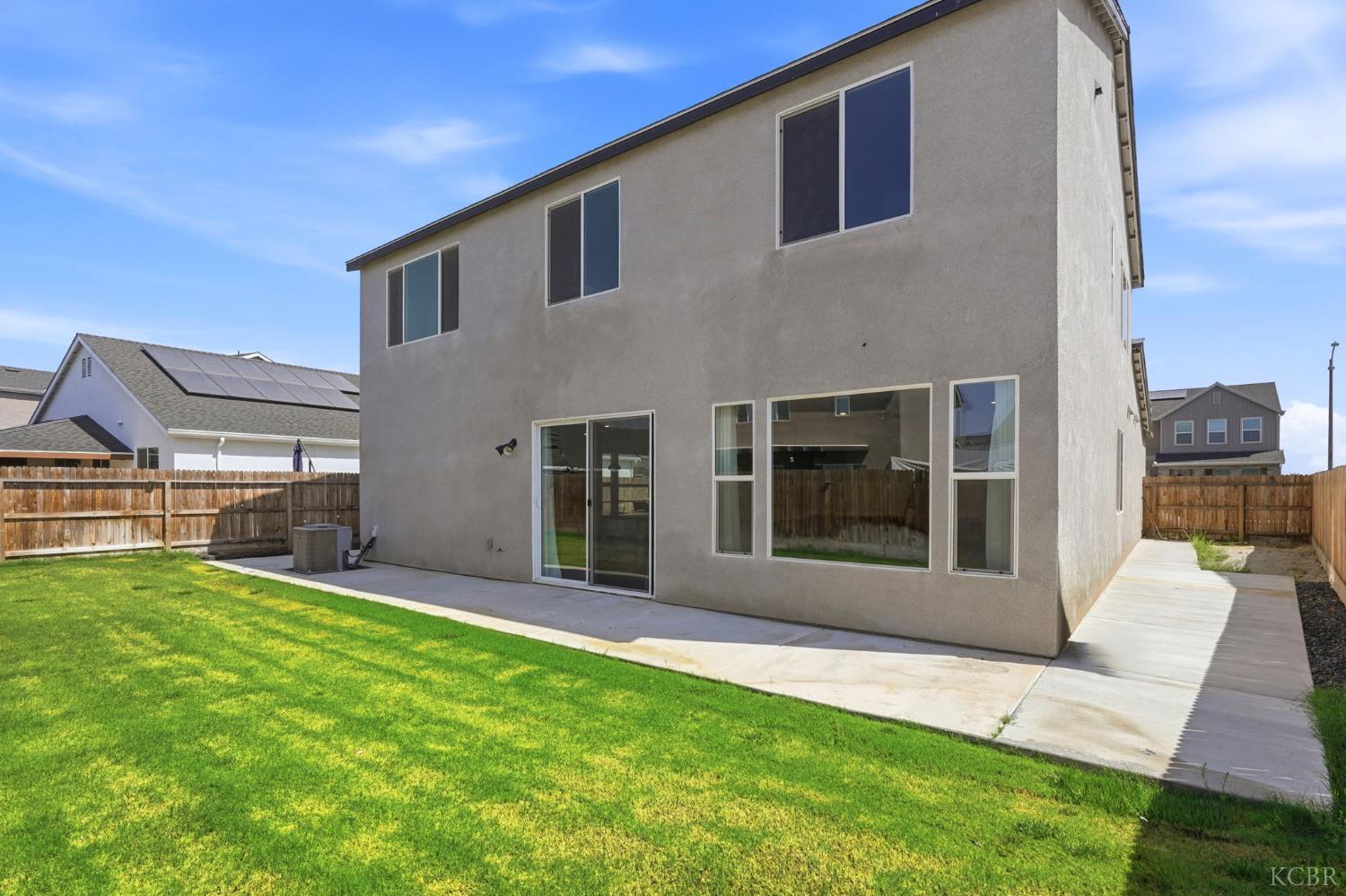 527 Vanderbilt Dr, Lemoore, CA 93245