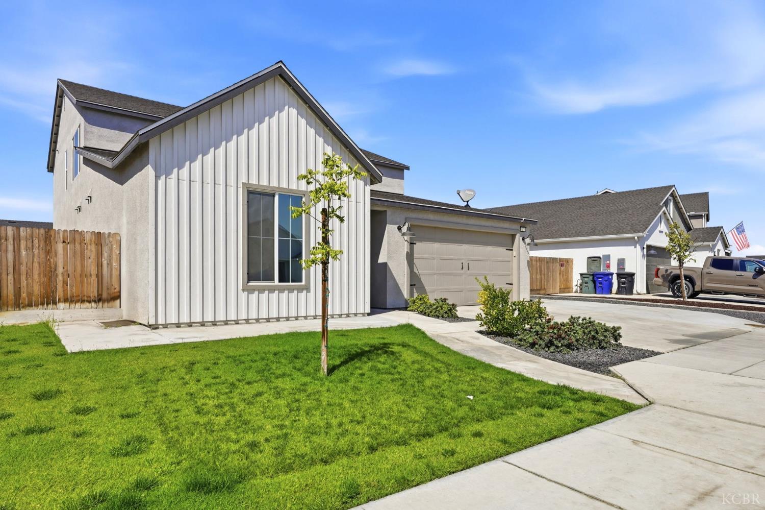 527 Vanderbilt Dr, Lemoore, CA 93245