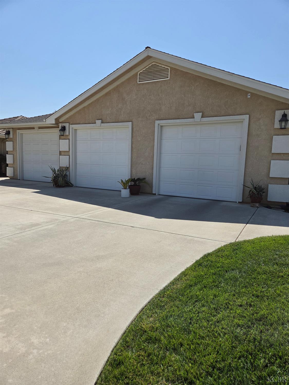 1029 Pillar Ct, Lemoore, CA 93245