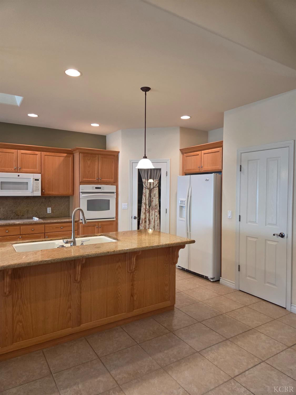 1029 Pillar Ct, Lemoore, CA 93245