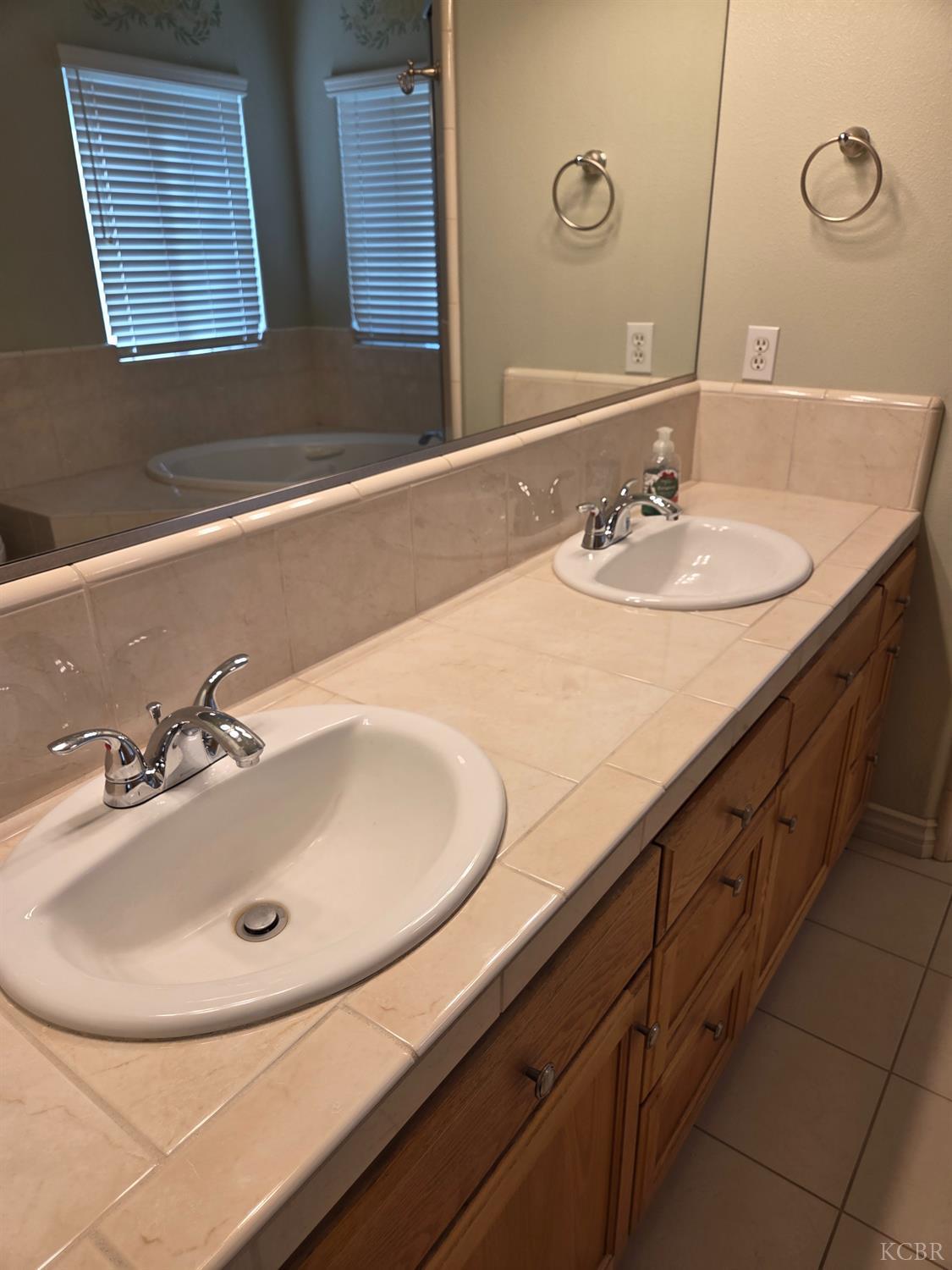 1029 Pillar Ct, Lemoore, CA 93245