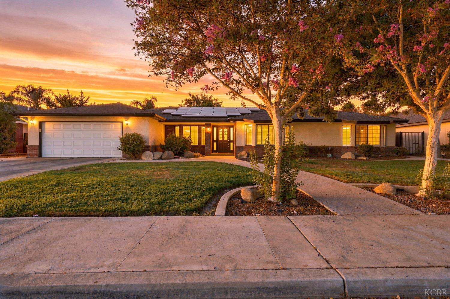 124 W Sherwood St, Hanford, CA 9330