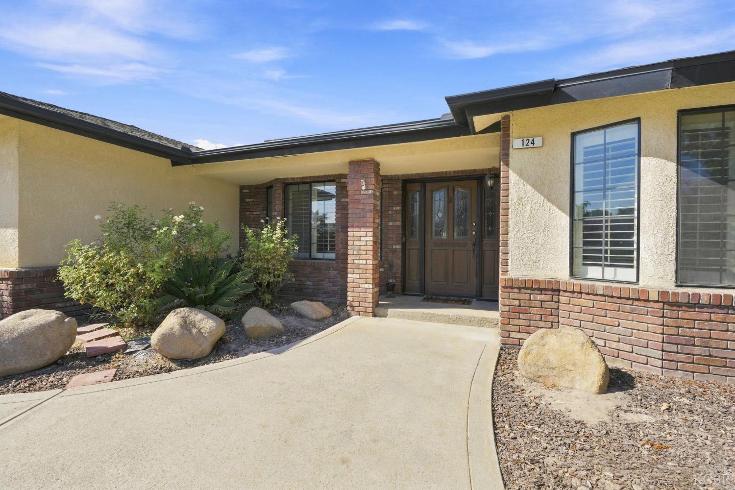 124 W Sherwood St, Hanford, CA 9330