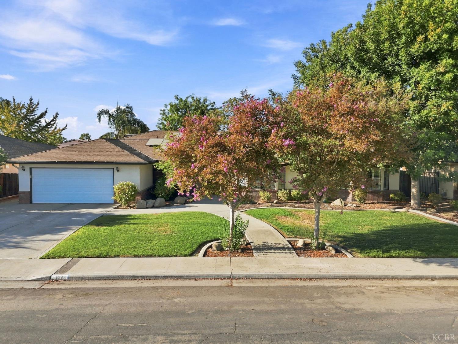 124 W Sherwood St, Hanford, CA 9330