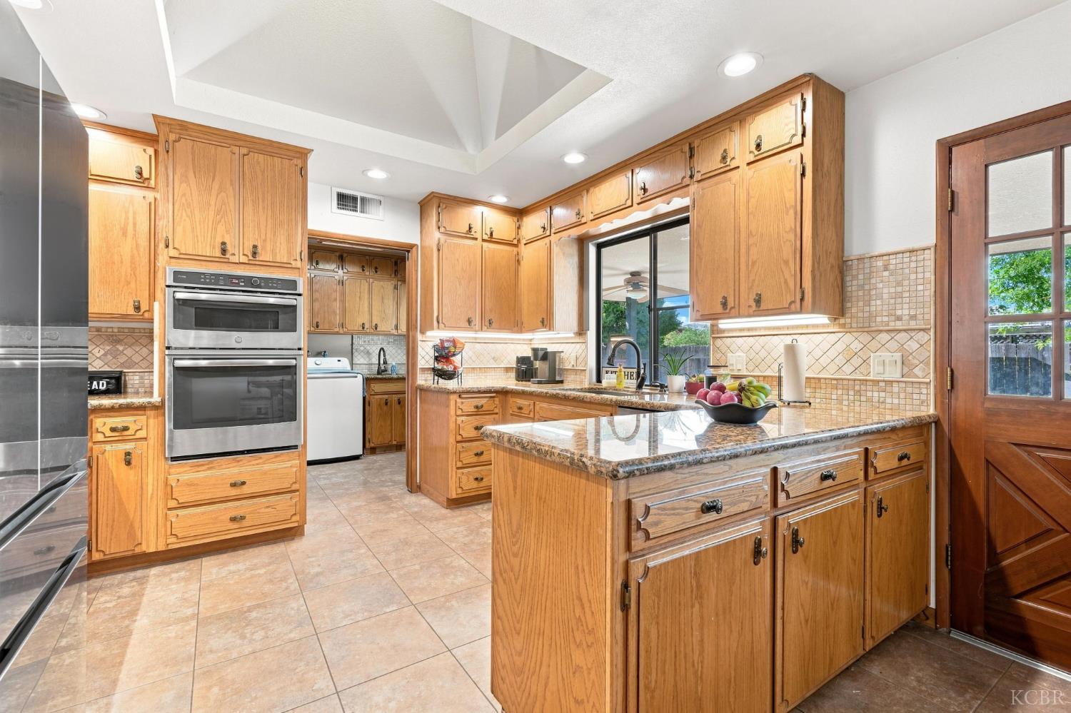 124 W Sherwood St, Hanford, CA 9330